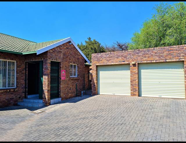 2 BEDROOM TOWNHOUSE FOR SALE IN ELARDUSPARK